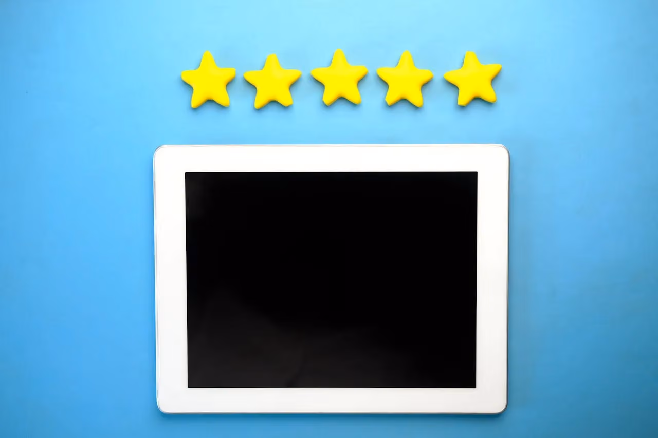 Five gold stars drawn on a blackboard, representing a perfect five-star customer rating